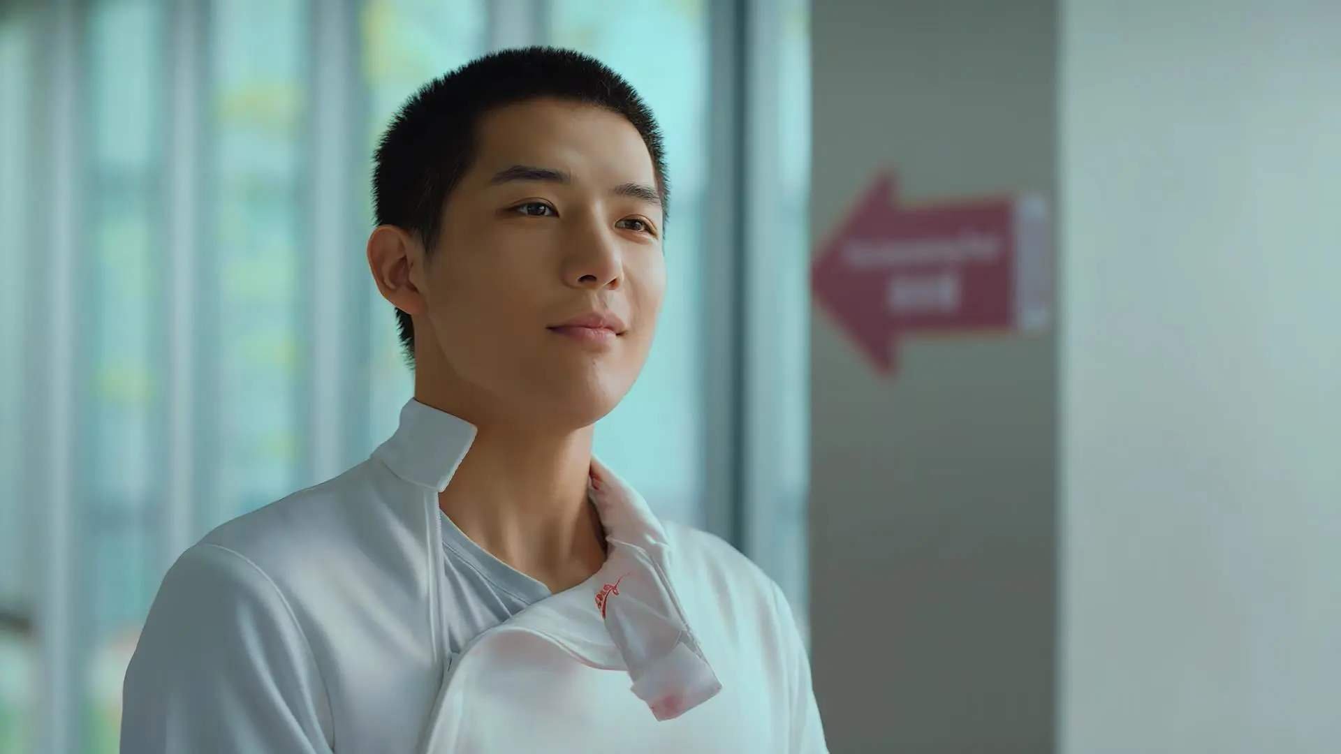 开云体育-男泳健儿多点开花，高中公共澡堂有隔间么